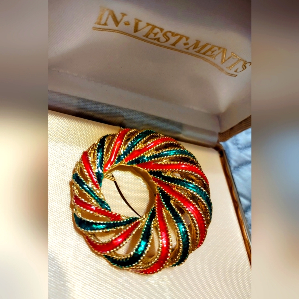1950's Vintage Brooch in Red, Green and Gold in original box. Enamel & Goldtone